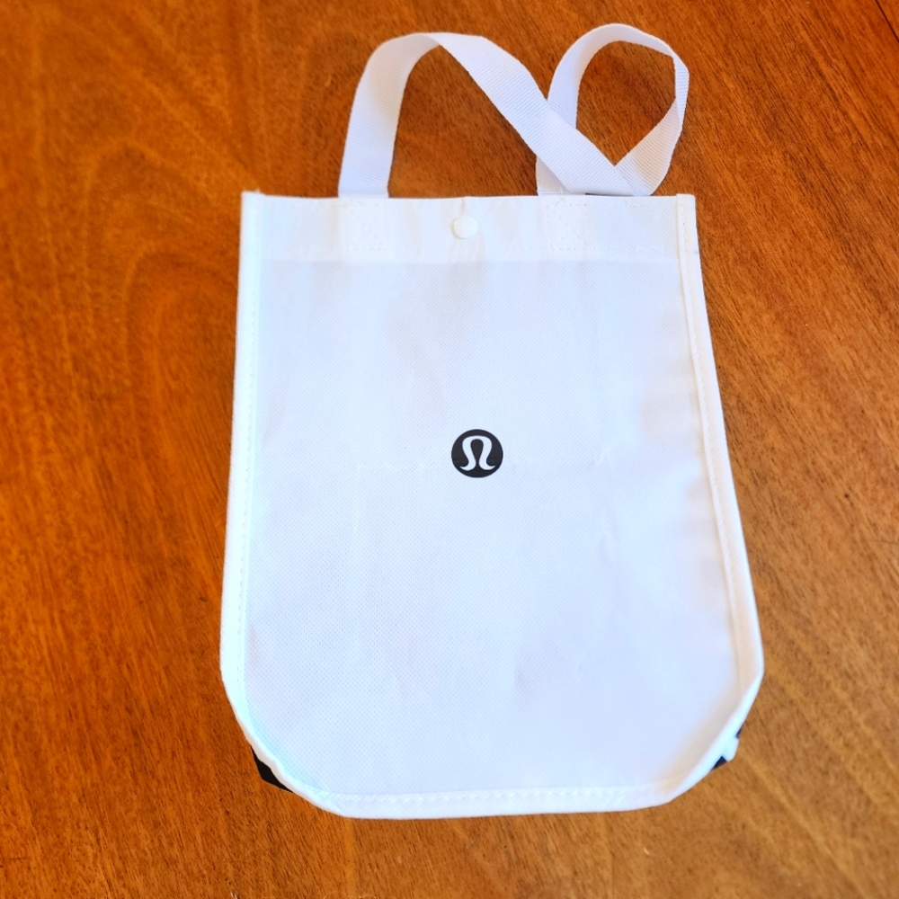 Lululemon Reuseable White & Black Tote Bag with Logo. BRAND NEW